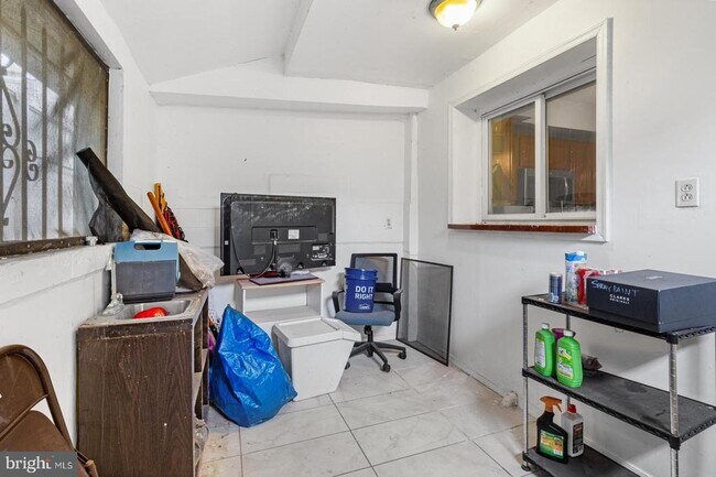 Photo - 633 Hoffman St