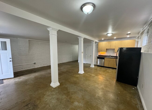 Photo - 60 Frankfort St Unit B