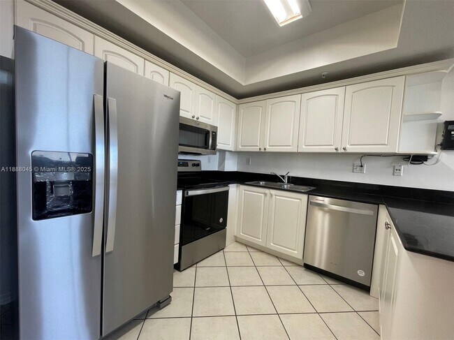 Photo - 3500 Coral Wy Unidad 813