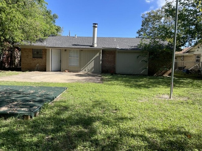 Photo - 2723 Kellogg Ave