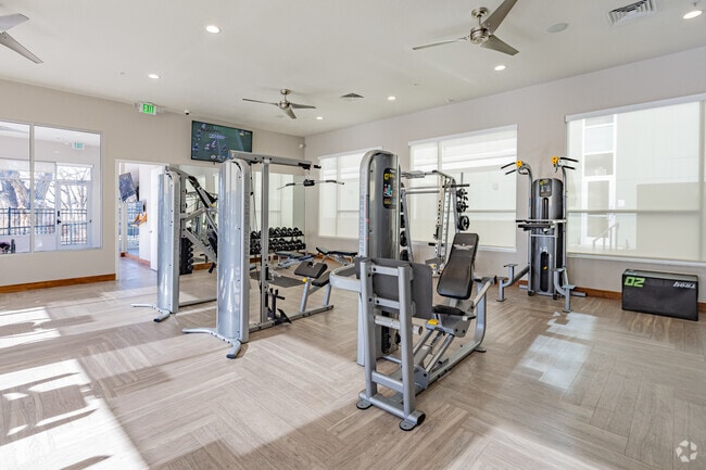 Gimnasio de última generación y estudio de yoga