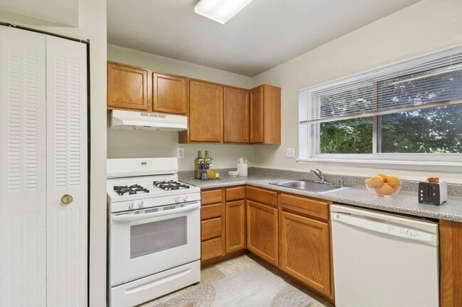 Kitchen-Classic - Barclay Square Apartments
