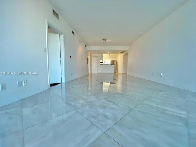 Photo - 601 NE 36th St Unidad 1103