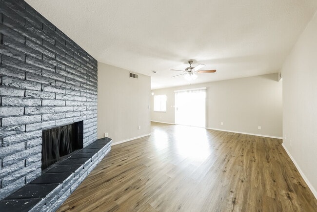 Photo - 4124 N 106th Ave