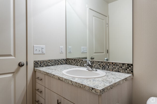 2BR, 2BA - 957 SF