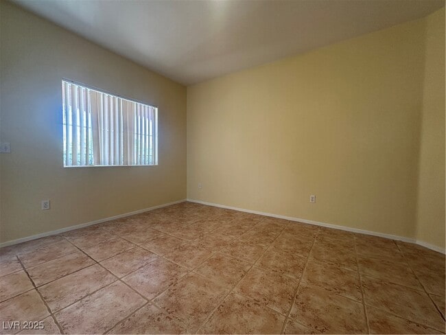 Building Photo - 352 Pine Haven St Unit 102 Rental