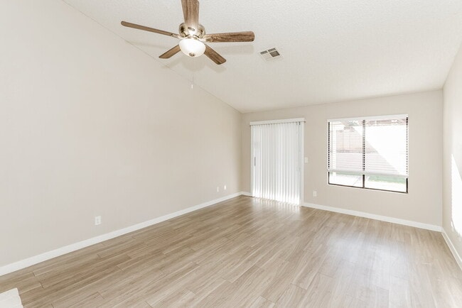 Photo - 141 Emden Dr