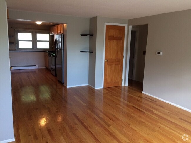 Building Photo - 121 Cambridge Rd Unit 2 Rental