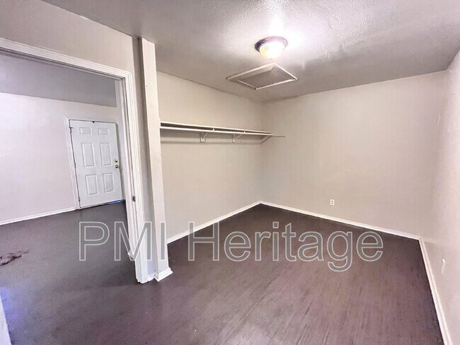 Photo - 809 E Huntsville Ave Unidad Apt 204