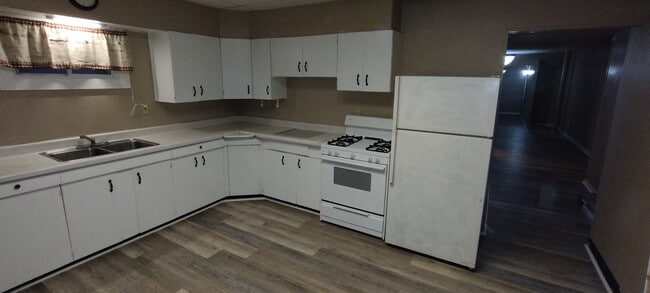 kitchen - 261 William St Unit 1