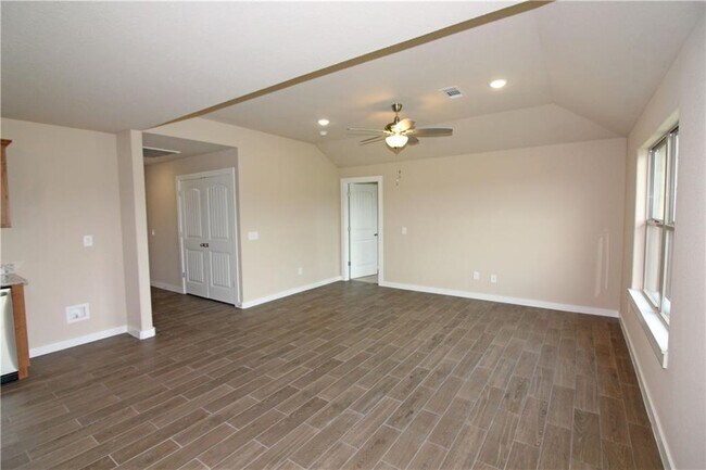 Photo - 471 Barbet Dr