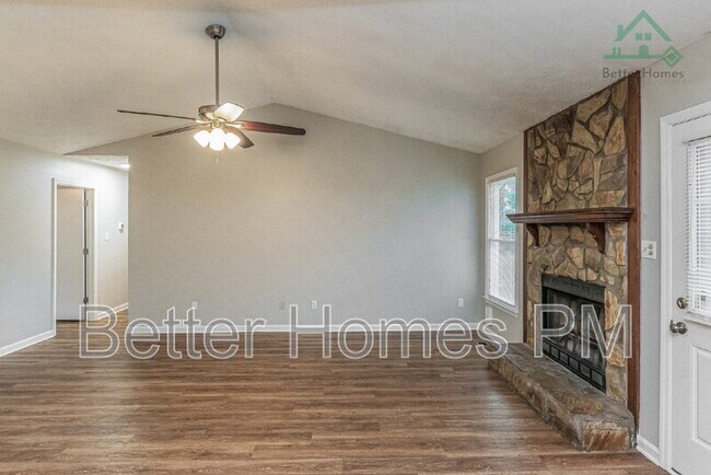 7312 Pebblebrook Dr