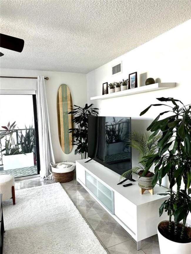 Photo - 1975 SE 3rd St Unit 403