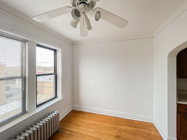 Photo - 2540 W Summerdale Ave Unit 3