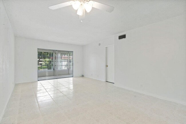Photo - 21 Abbey Ln Unit 202