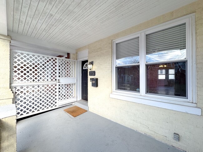 Photo - 1215 Staples St NE