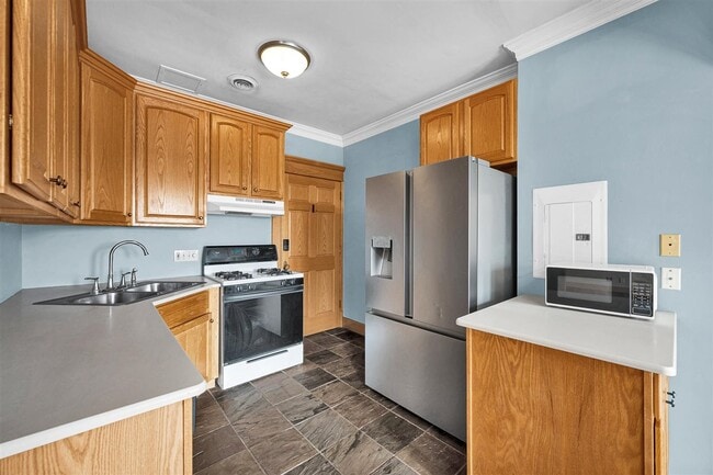 Photo - 511 W High St