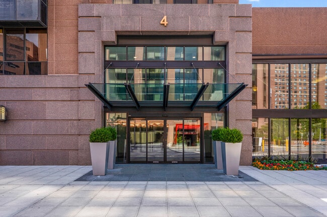 24/7 concierge service @ The Seasons - 4 Martine Ave Unit 404