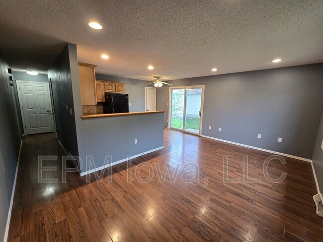 Photo - 1407 Robin Rd