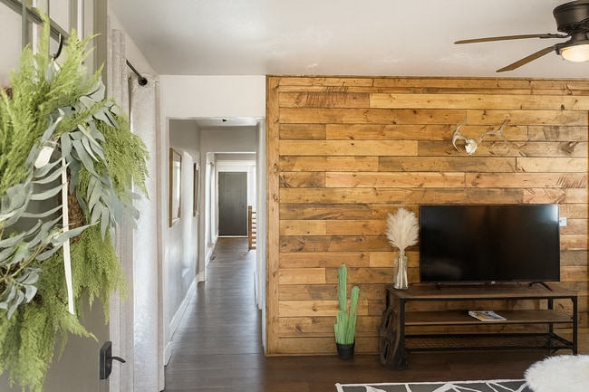 Photo - 313 W San Miguel St