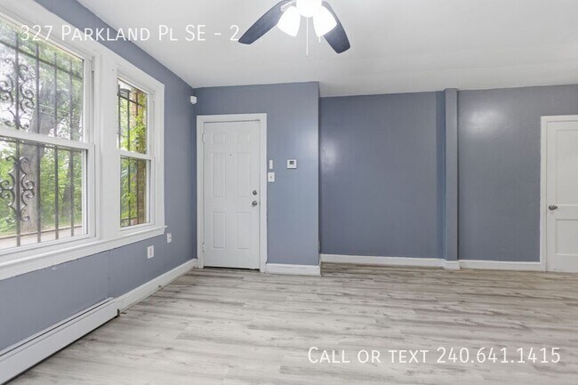 Building Photo - 327 Parkland Pl SE Unit 2
