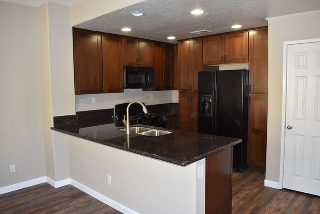 Building Photo - 2 Bedroom Townhome in the Northstar Community of Santee