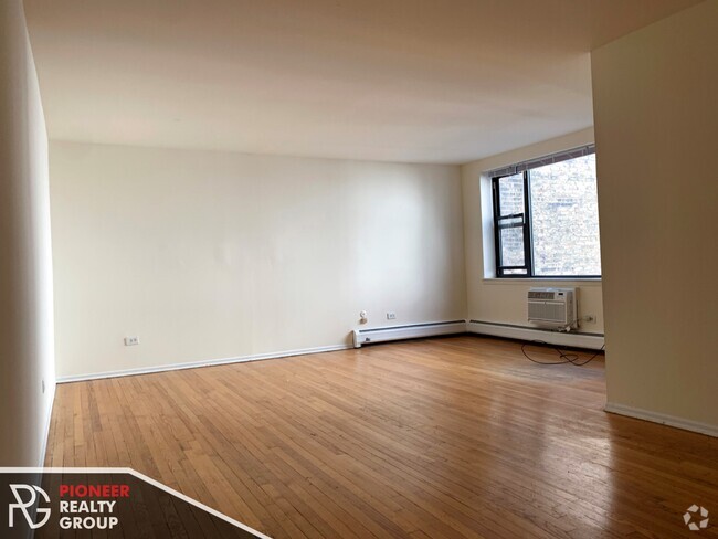 Building Photo - 524 W Oakdale Ave Rental