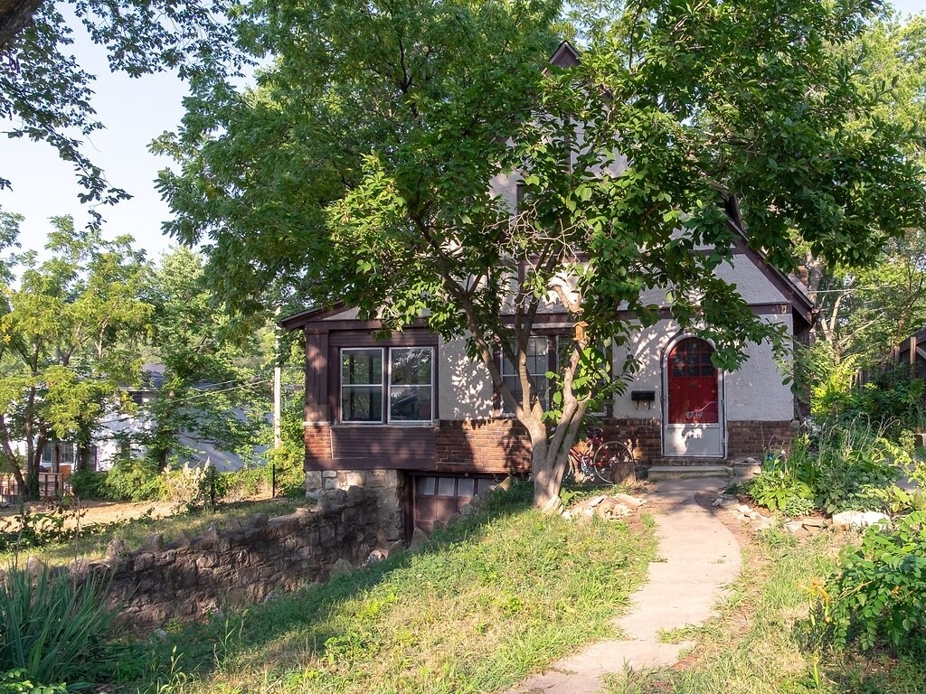 Photo - 4734 Fairmount Ave