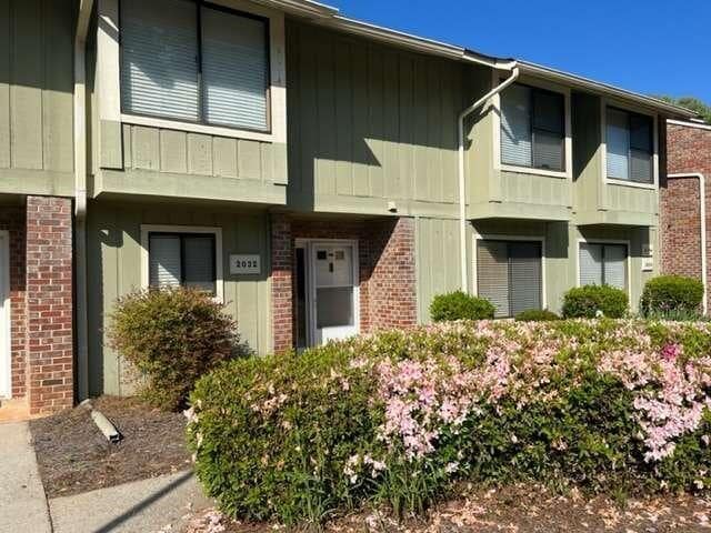 Building Photo - 2032 Powers Ferry Trce SE