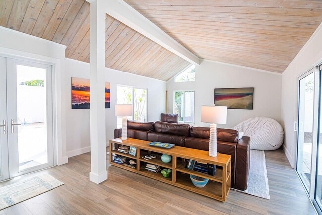 Photo - 103 W Sandpiper Cir