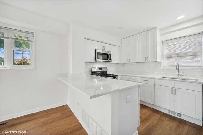 Photo - 528 Poplar Dr