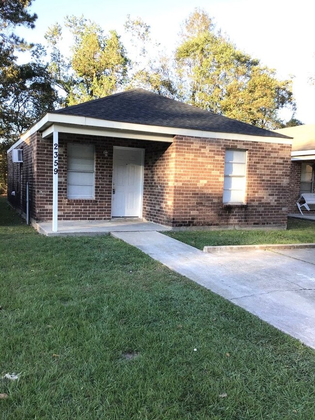Building Photo - 2359 Elm Park Dr