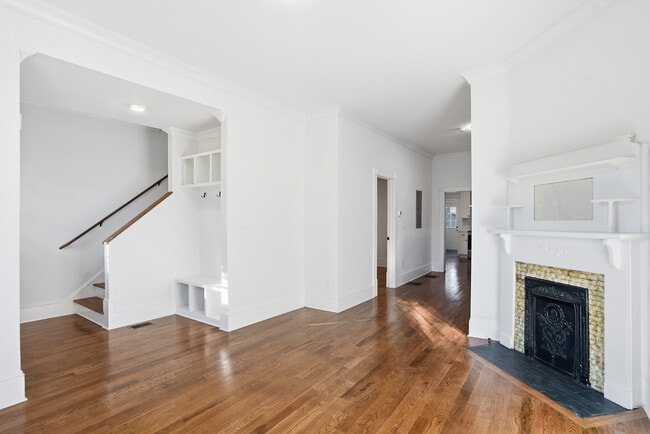 Photo - 518 E 33rd St