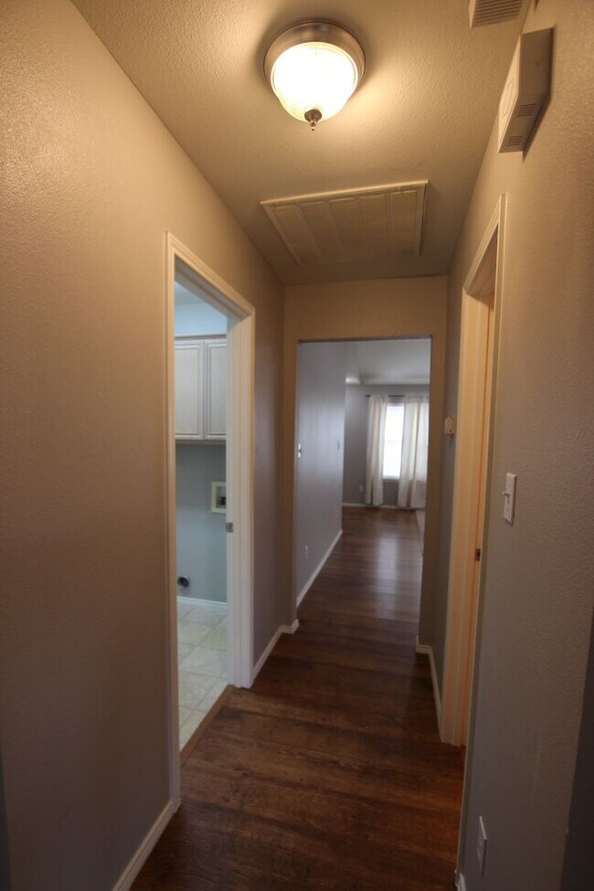 Photo - Beautiful 4 bedroom 2 bath home in Flint!