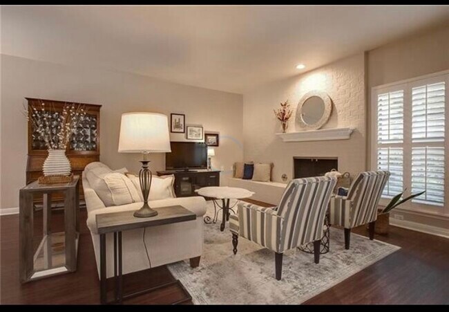 Photo - 3005 Tanglewood Park W