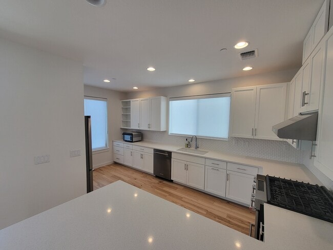 Photo - 102 Tendick St