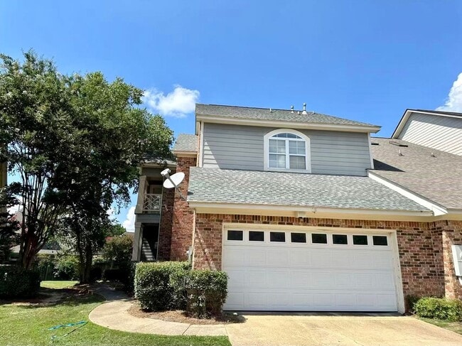 Building Photo - Large 3 bed/ 2.5 bath townhome for rent near the Reservoir!