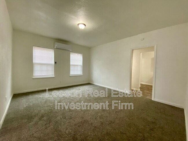 Photo - 3042 Fulton St