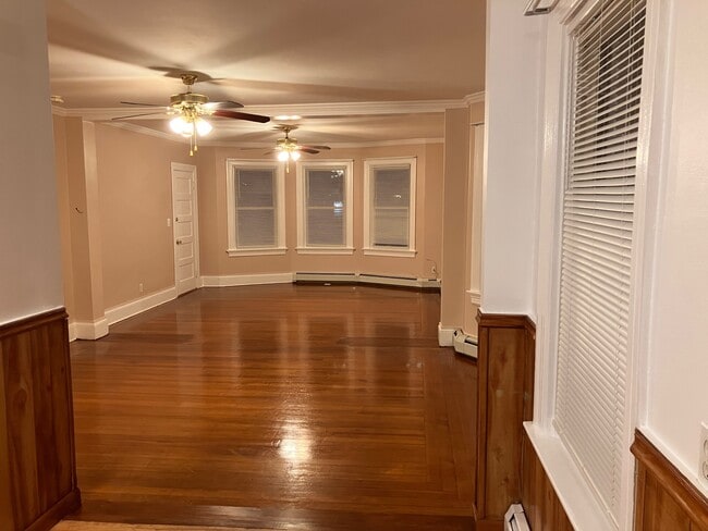 Building Photo - 39 7th St Unit Apartment for rent