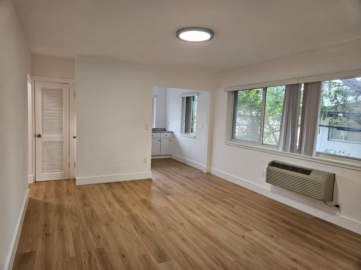 Photo - 631 NE 72nd Terrace Unit 5