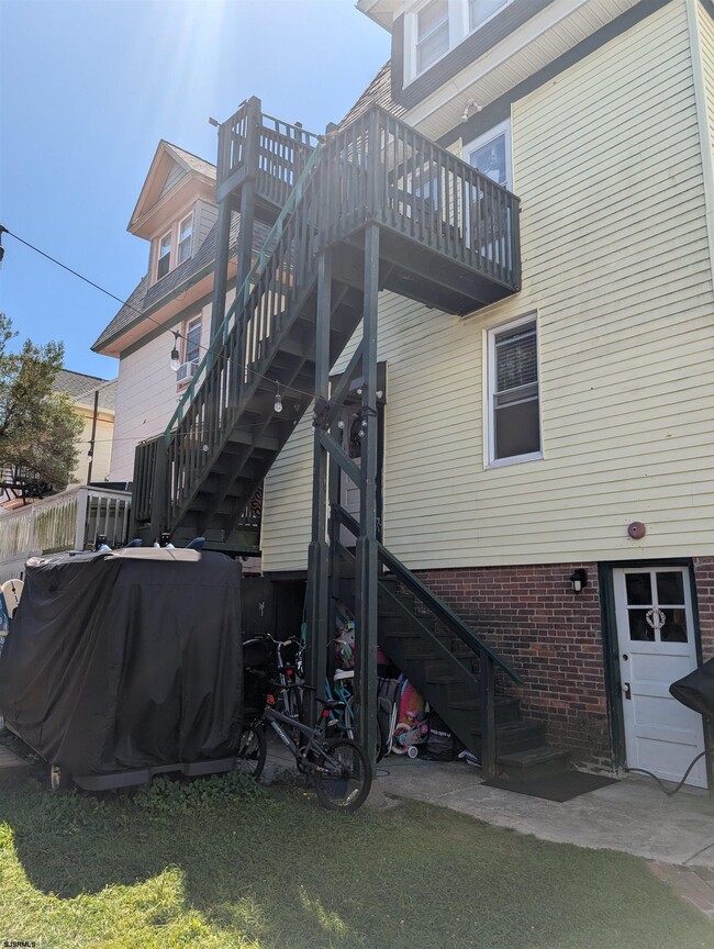 Building Photo - 509 E 4th St Rental