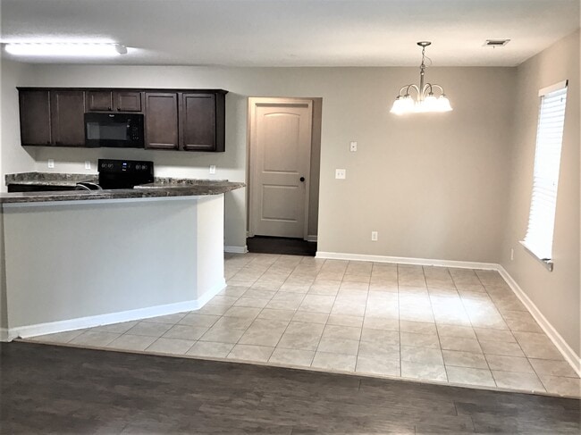 Photo - 108 Crooked Oaks Dr