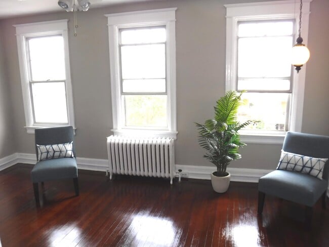 Photo - 1337 Quincy St NW