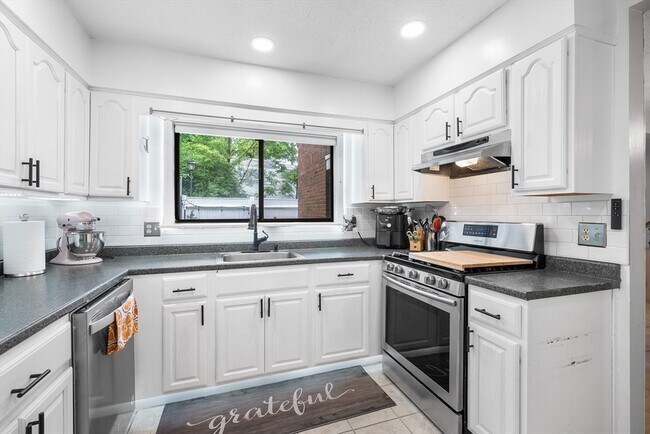 Photo - 468 Island St Unit 468