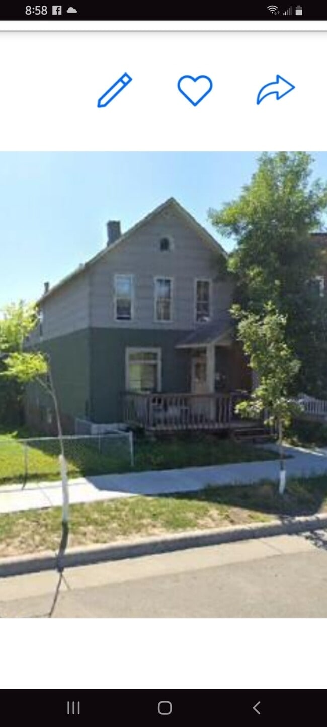 Building Photo - 722 E 4th St Unit 2