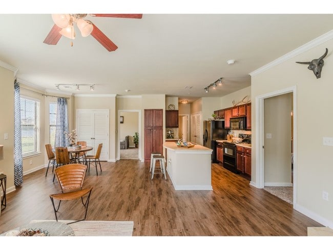 Photo - Hunter's Cove Apartments