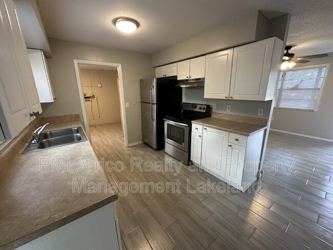 Photo - 651 Duncan Cir W