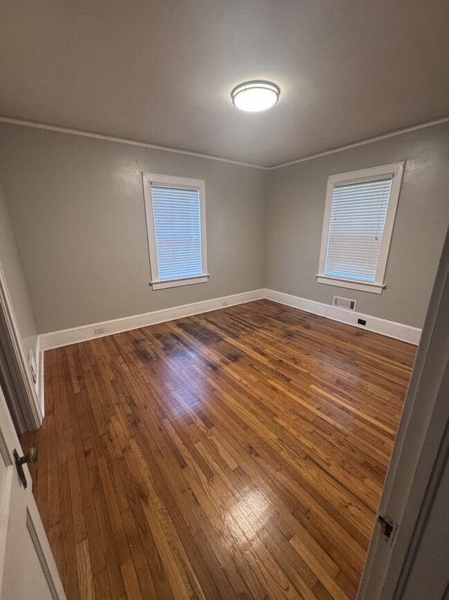 806 Holloway Ave