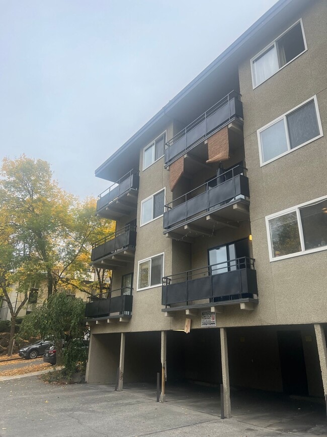 Hill Town Apartments: Spacious Two Bedroom... - Hill Town Apartments: Spacious Two Bedroom... Unidad 301