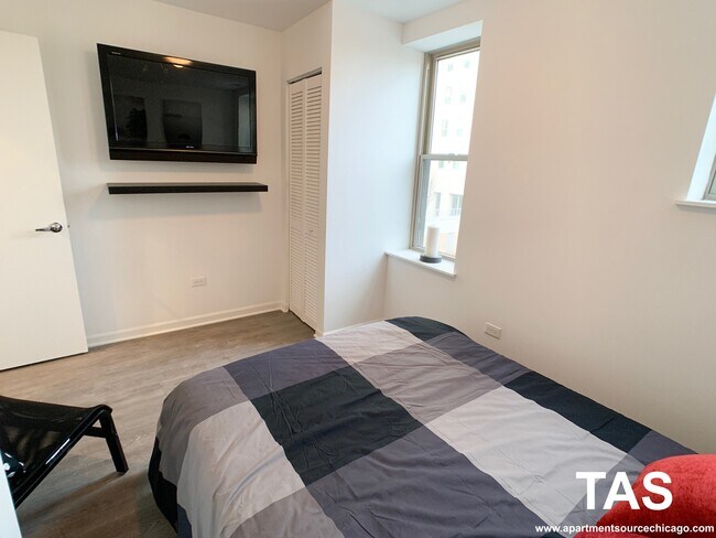 Photo - 940 W Winona St Unidad 810